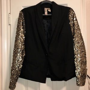 Blazer with sequins sleeves